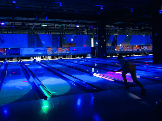 glow-in-dark-bowling