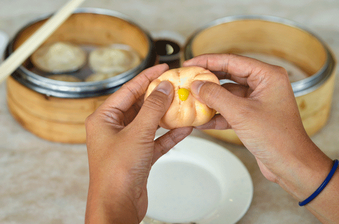halal dimsum certified salted egg custard bun simpang